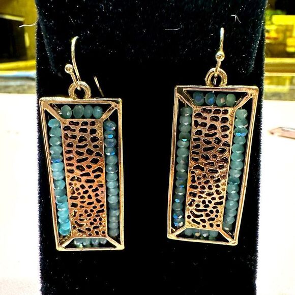 Beautiful earrings  - Picture 1 of 4